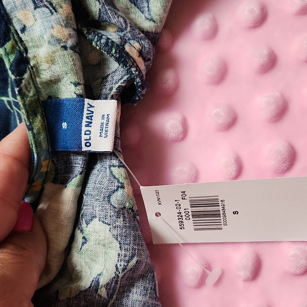 Old Navy floral print tank top - Picture 3 of 3